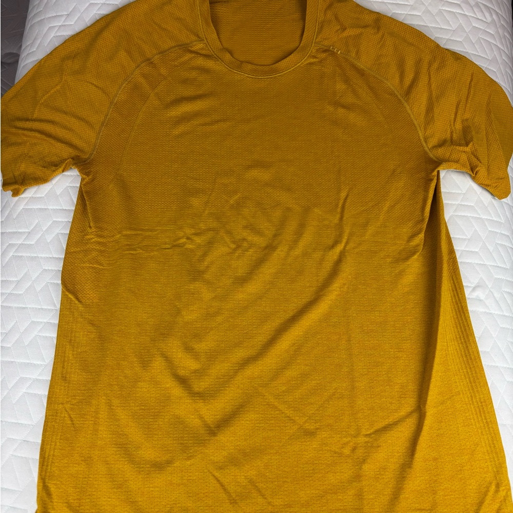 lululemon athletica Men's Short Sleeve Crew in Mustard Yellow
